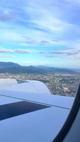 これぞ福岡名物「福岡カーブ」市街地上空で大きなカーブをして着陸するのはとてもカッコいい！！だいぶ動画長くなっちゃった🎥#福岡 #着陸 