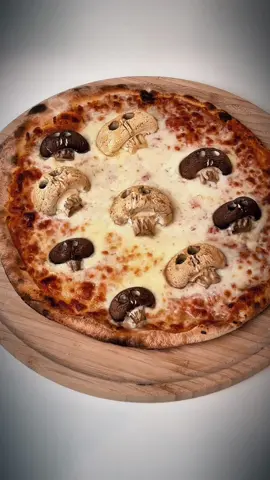 Pimp your Pizza Halloween Edition 🍕💀 #gustavogusto #pizza #halloween #spooky