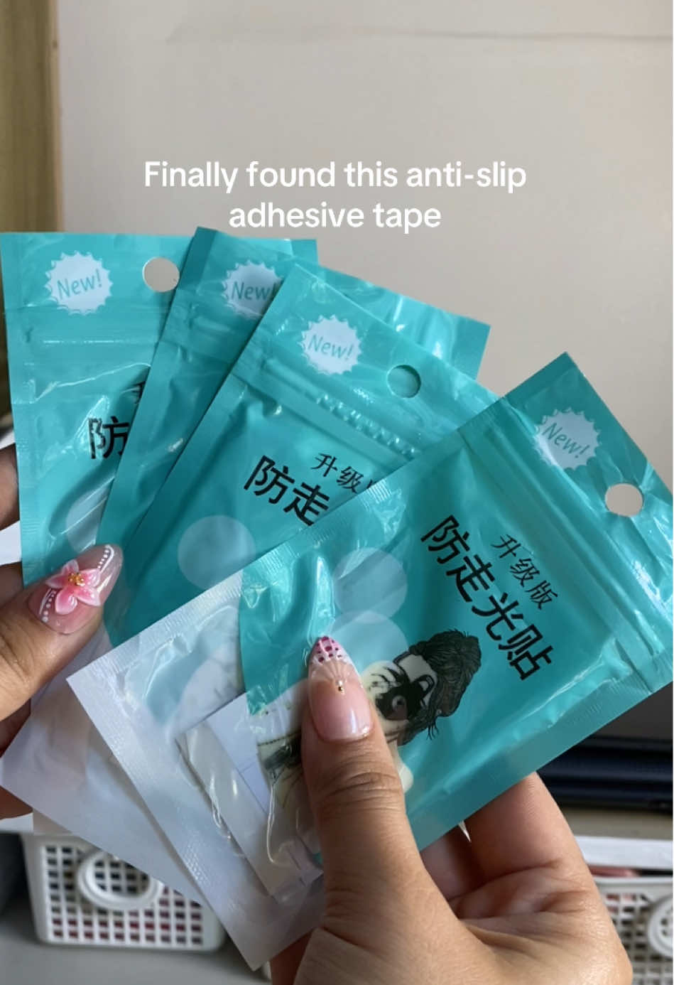 Hindi pwedeng wala to sa bag ko#adhesivetape #antislip #adhesive 