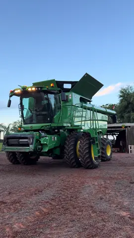 Uma canadense no py 🚀🚀🚀 #fy #viral #johndeere #s680 