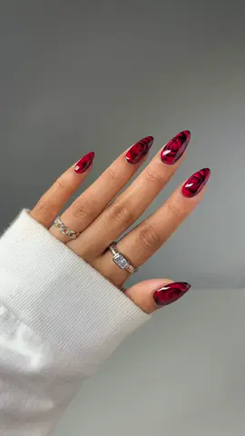 I just love doing these 🌹 using @GELCARE® patent leather black, blooming gel, french alps, pomegranate (link in bio, code ‘glossytipped’ to save<3)* _____ *affiliate #bloominggel #gelnaildesigns #winternails #nailinspo 