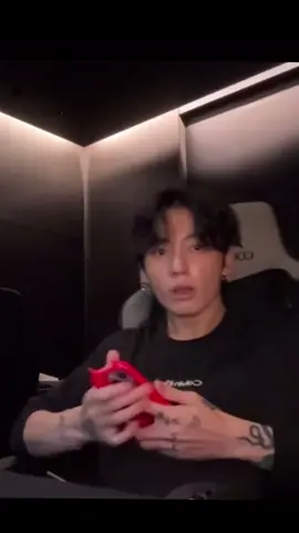 chiếc ốp lưng , rồi ăn bánh khác gì em bé 2,8t ko #jungkook #jeonjungkook #bts #xuhuong #fyp 