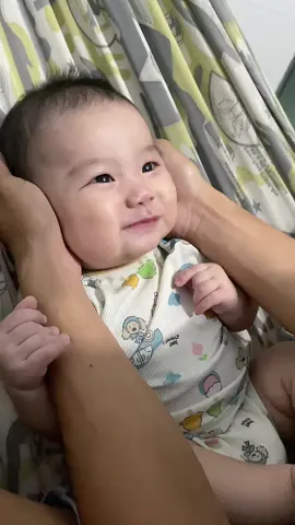 Mấy em lại đây anh hun cái coiii😚@Chin @trọng chill 🦐🦀 #CapCut #xuhuong #TikTokAwardsVN #embedangyeu 