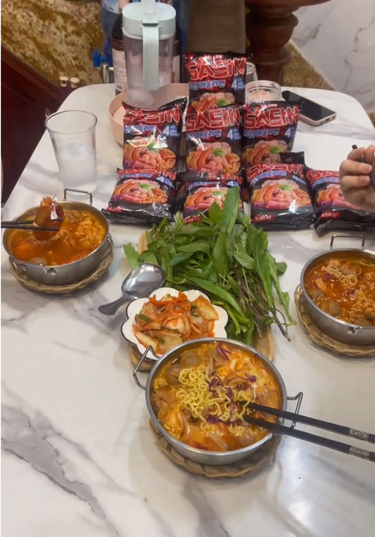 Mì cay sasin ăn rất ngon gia vị thì đậm đà chua chua cay cay ăn cuốn lắm mấy chị ơi #co5giadung #micay #micaysasin #micayquoctruong #anvat  @cô 5 gia dụng  @cô 5 gia dụng  @cô 5 gia dụng 