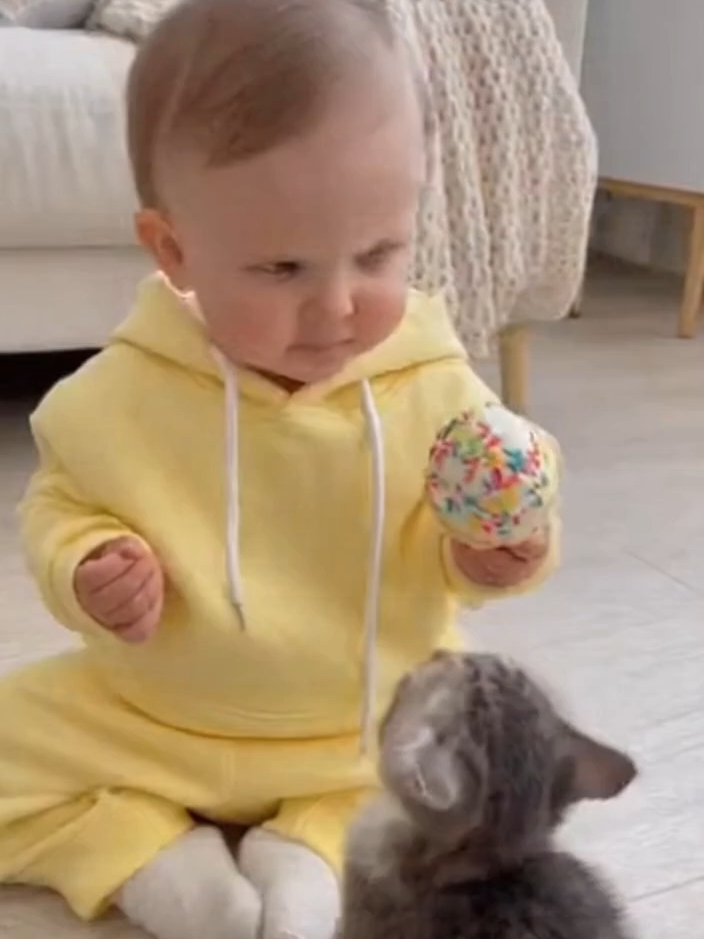 baby with kitten #cats #FunnyAnimals #catsoftiktok #catlover #AnimalLover