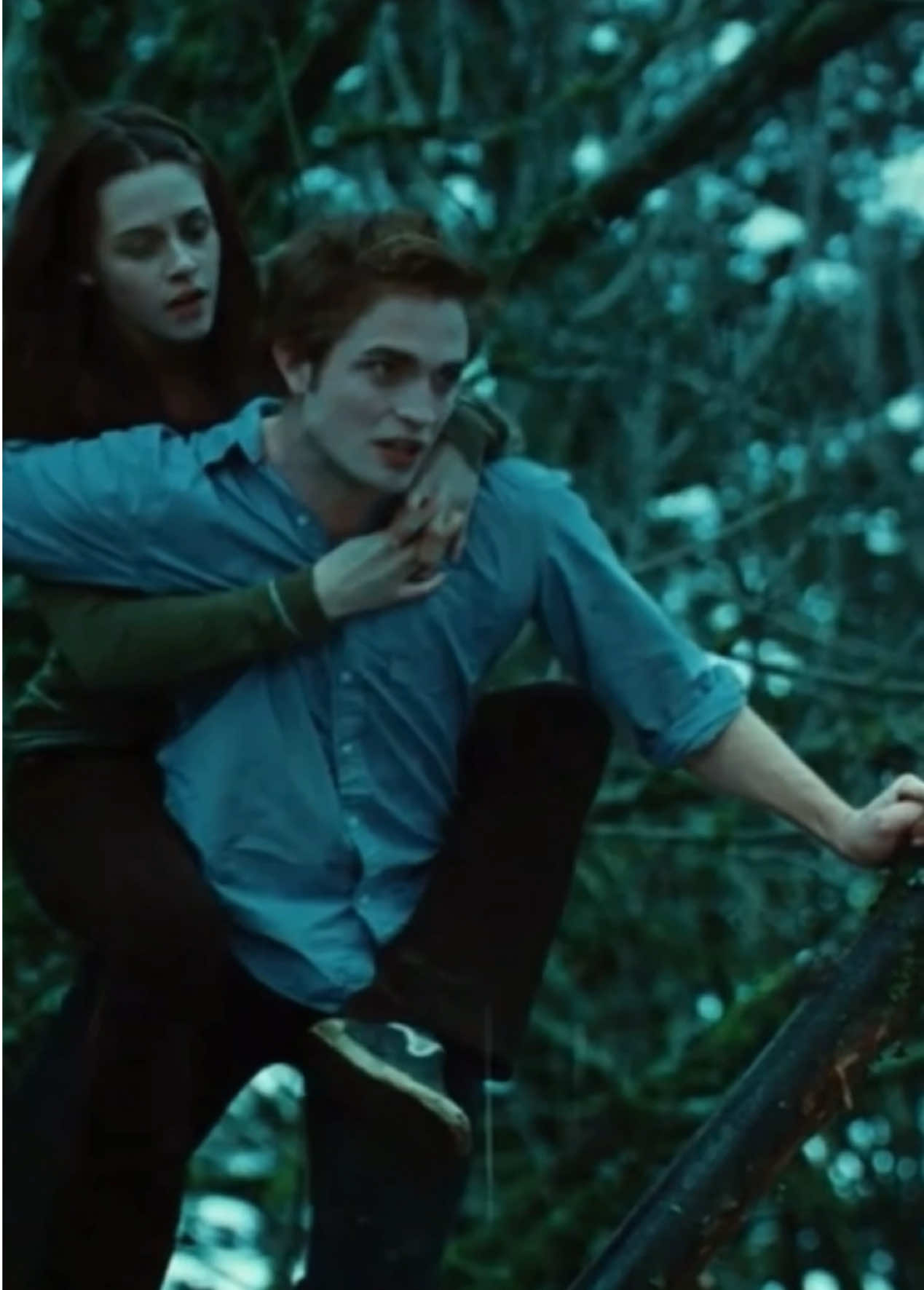 Якби ця пісня звучала в оригінальних «Сутінках» — було б набагато крутіше, погодьтесь 😁 Сьогодні о 19:45 на ТЕТ — фільм, що додасть у ваші будні трохи геловінського настрою 🎃👉 «Сутінки. Сага. Молодий місяць».  #тет  #кінохіти 