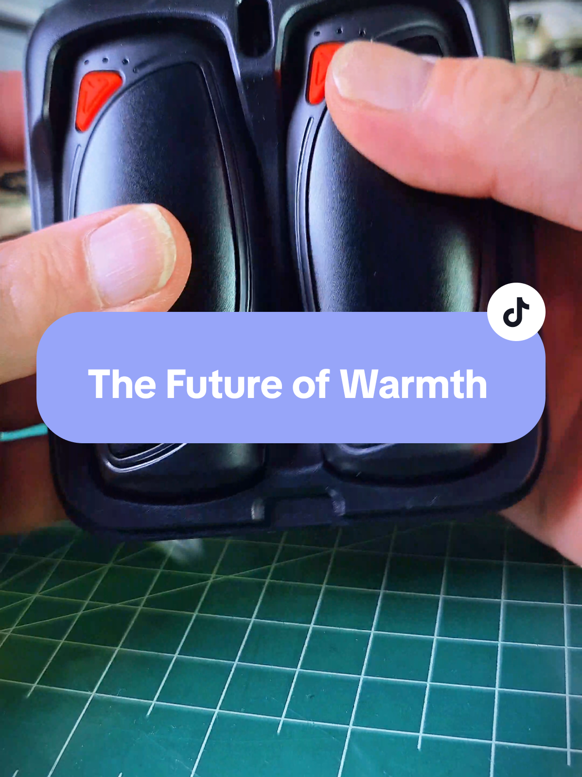 Your hands called… they’re tired of freezing! 🔥 These dual hand warmers hit 138°F and last 24 HOURS with the charging case! #handwarmers #rechargablehandwarmer #wintergear #staywarm #coldhands 