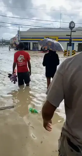 No bother run man 🤣🤣#explorepage #jamaica #storm #melissa 