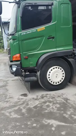 dikarnakan hujan  . kita pasang terpal di loadingan. #pejuangrupiah 