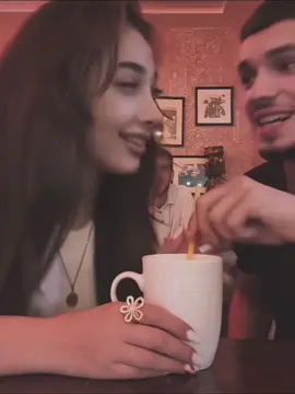 Có người yêu không mà cười 🤨