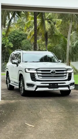 Super High Quality Land Cruiser 300 Edits 😮‍💨👀 #creatorsearchinsights #lc30070thanniversary #toyotalandcruiser300 #cbq9889 #viralfypシforyoupage 