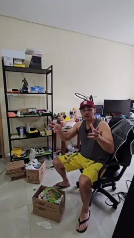 Depois de um ultimato da minha esposa tive que arrumar minha bagunça do meu estúdio de pintura. #figurepainting #paintingminiatures #colecionaveis #resinpainting #impresso @DL.AI 