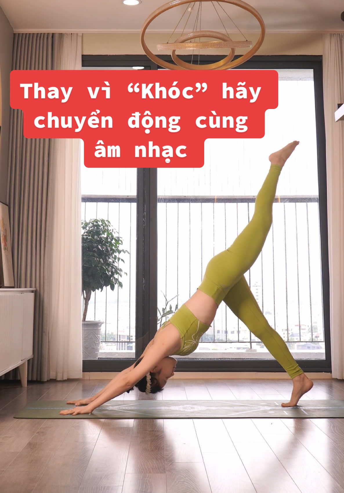 Thay vì khóc hãy chuyển động cùng âm nhạc. #yoga #viral #trending #phunuchat #capcut #xuhuong #haleeyoga #yogaonline #insideflow #flowyoga #vinyasaflow 