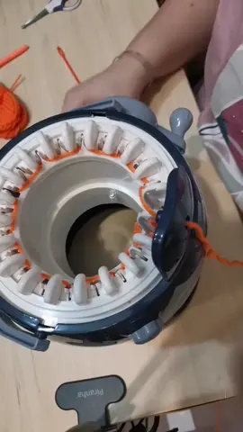 În atelier, lucrez la ultimii dovleci pentru Pumpkinfest din București 31 octombrie - 2 noiembrie 2025 Parcul lumea copiilor din sectorul 4  #looramland #pumpkinfest #targuribucuresti #pumpkinseason #hailatarg 