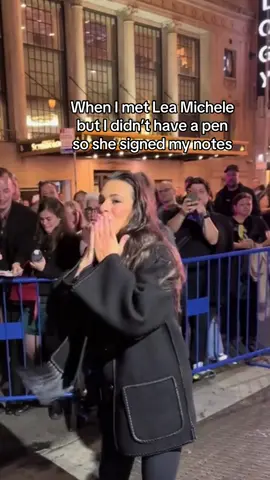#leamichele #glee #cantread #autograph
