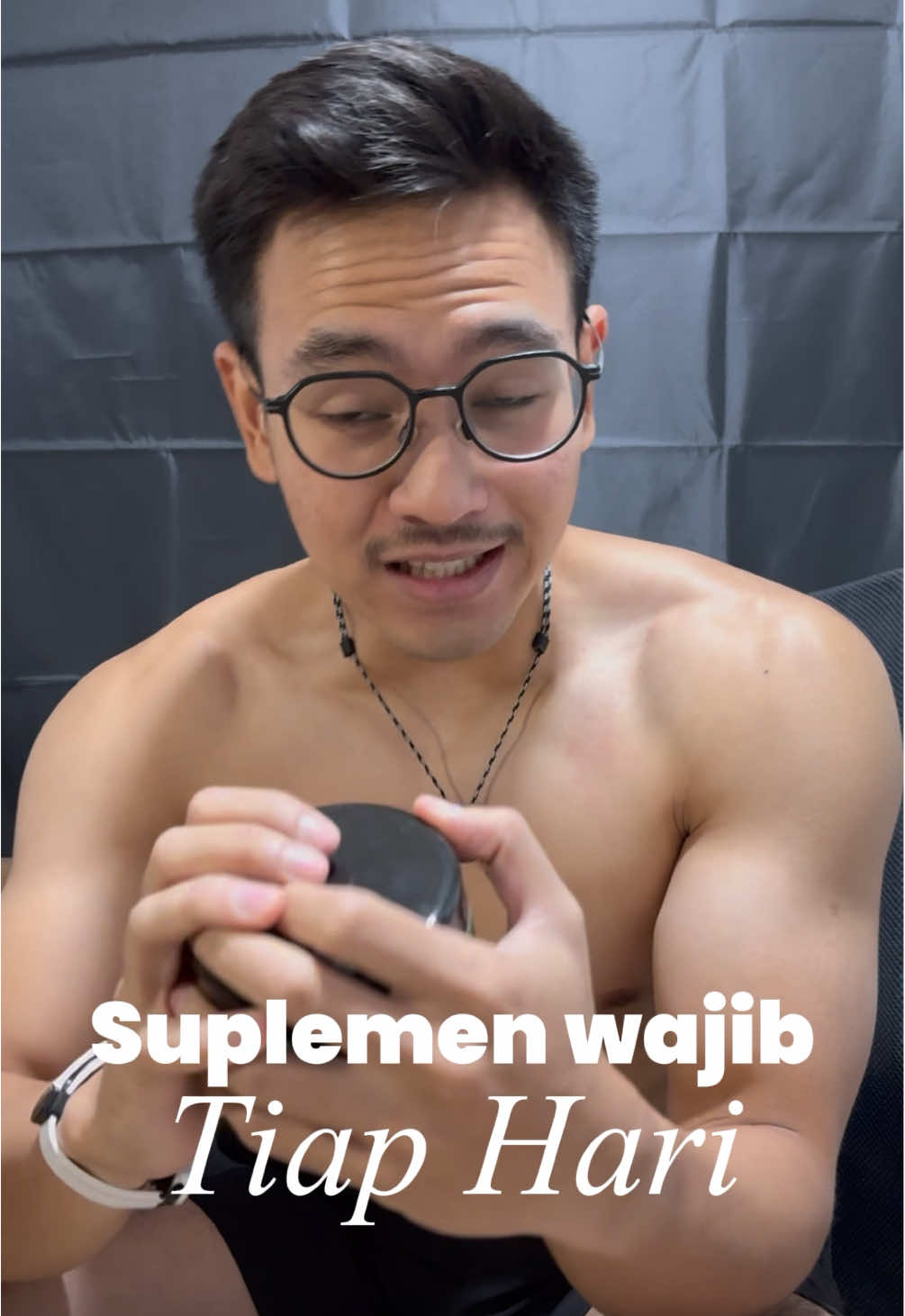 Creatine pas cutting = ASURANSI ENERGI. 🔥 Ini yang bantu gua tetap progressive overload walau lagi defisit. Latihan kejaga = Otot kejaga. Gua pakai Crevolene @Evolene Cek keranjang kuning. #waktunyanaikkelas