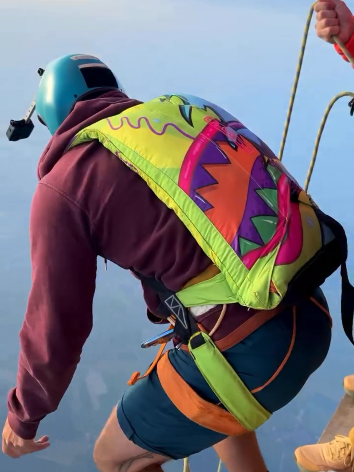 One crazy trust fall 😳 ( 🎥 @antonivilloni ) #Unreel #Extreme #Skydiving #Basejumping #Sendit