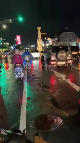 Tugu Jogja #fypage #fypシ゚ #hujanmalam 