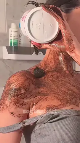 Adiós piel de fresa! 🍓✨ El mejor exfoliante casero para una piel suave y brillante 🌟  #exfoliantecasero #pielsuave #tipsparachicas #exfoliantecorporal #glowuptips 