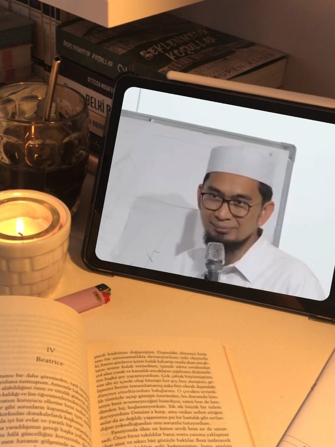 Pasanganmu saat ini, yang ditakdirkan untukmu, adalah dia yang paling indah. Kenapa? Karena kekuranganmu disempurnakan oleh kelebihannya, dan kekurangannya disempurnakan oleh kelebihanmu. Itulah kenapa kamu nggak dipasangkan dengan yang lain! Stop membandingkan. Tugas kita cuma bersyukur, menerima, dan saling menyempurnakan. Tag pasanganmu dan bilang: 