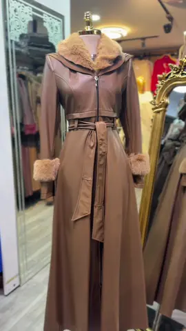 مانطو جلد معالج مبطن فرو عند الضهر 38 حتى 54 #موضة_مكس #المانيا🇩🇪 #شحن_الى_جميع_انحاء_العالم #شتوي #ترند 