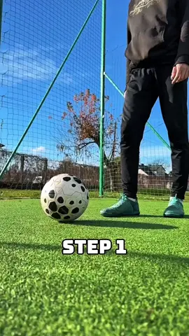 Ronaldinho skill with a twist😎🤙 #football #skills #ronaldinho #Soccer #footballskills 