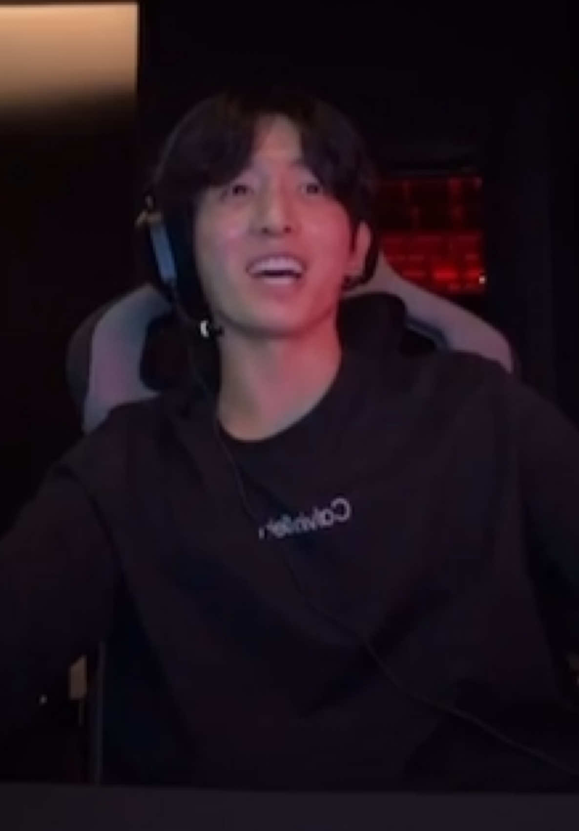 2 ông cỡ này, 7 ổng cỡ nào. Thêm anh Jhope cmt nữa, tưởng anh kêu về phòng tập ngày chít dở😂😂 thấy ảnh vui lắm☺️ #jin #jungkook #btsarmy #xuhuongtiktok 