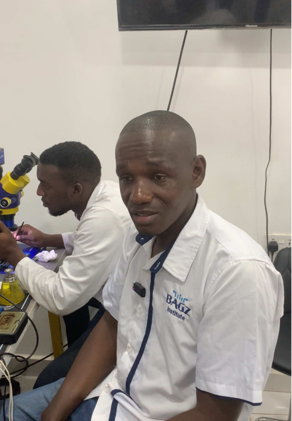 Emphasize safety and data protection before flashing a client’s phone. For more training and hands on skills reach out to us at BAGZ Institute. #bagzappleservices #learntoearn #bagzinstituteoftechnology #foryoupage #fyp 