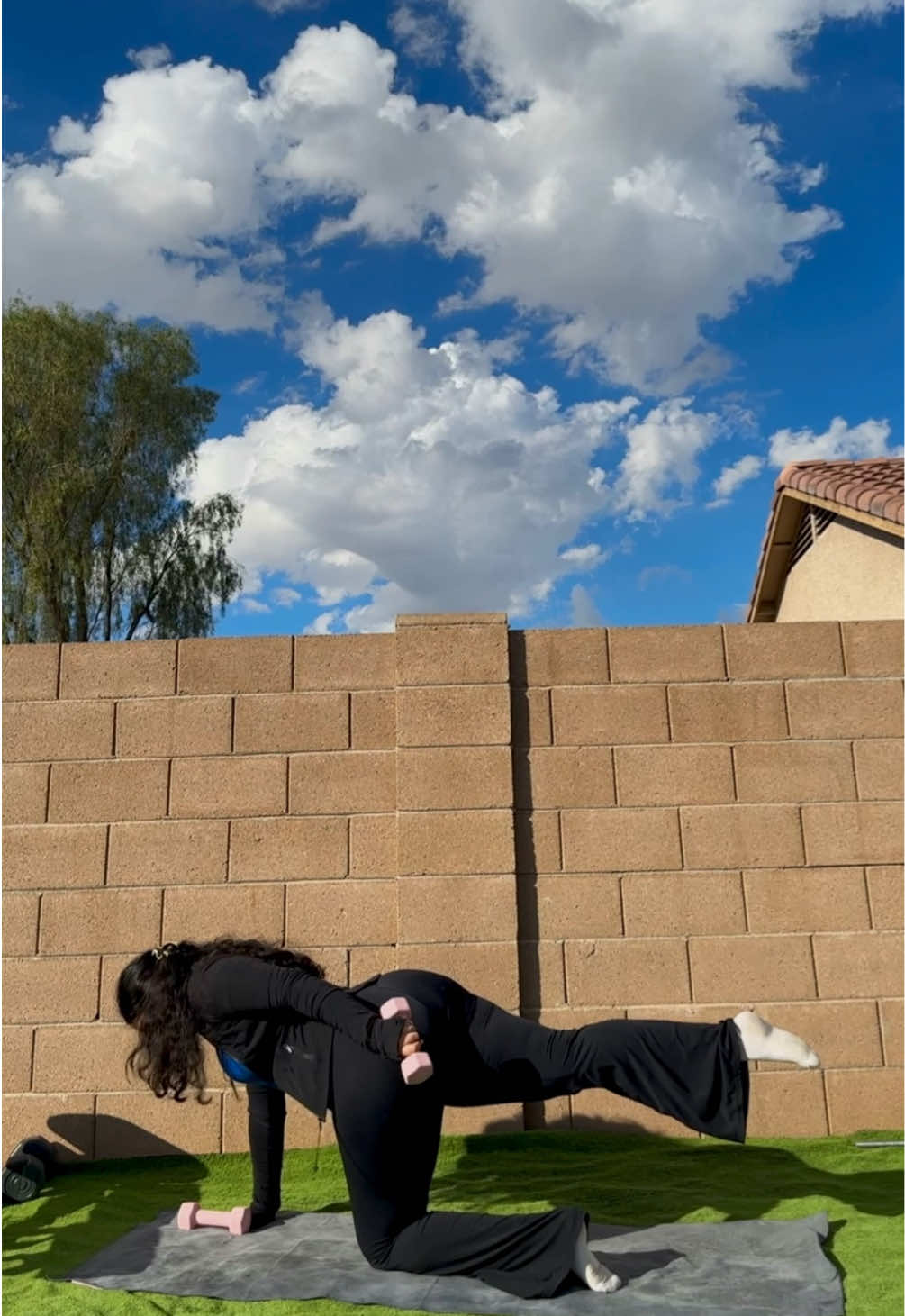 morning flow 🌷☁️ ______________________________________________________  #yogaflow #hotyoga #yogasculpt 