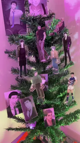в этом году елка такая… #marishkajin #codenameanastasia #underthegreenlight #ignitethedawn #shutline 