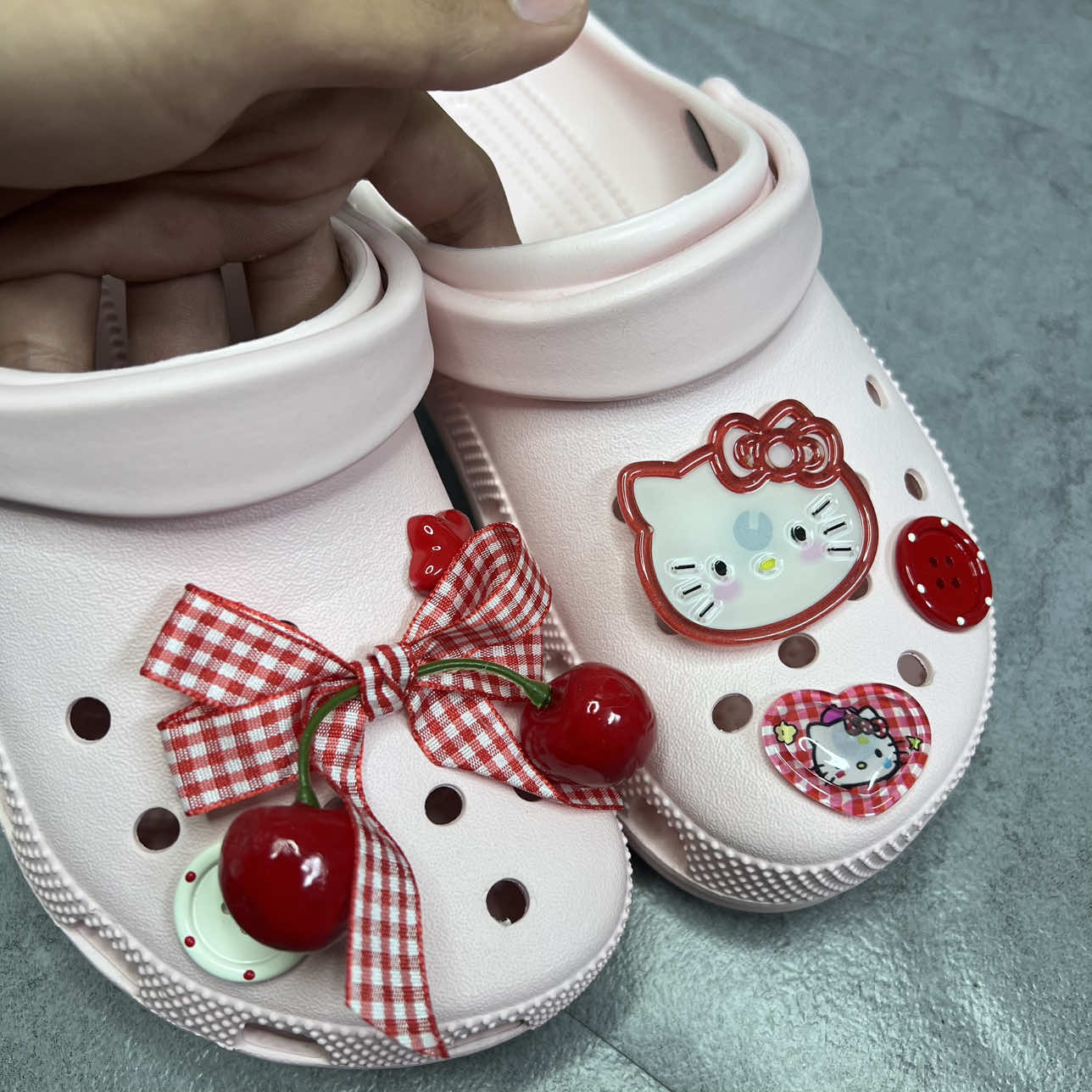 Dép Crocs xinh nha hãy đi dạo phố rất xinh luôn #depcross #depnu #depxinh #xuhuong #xuhuongtiktok 