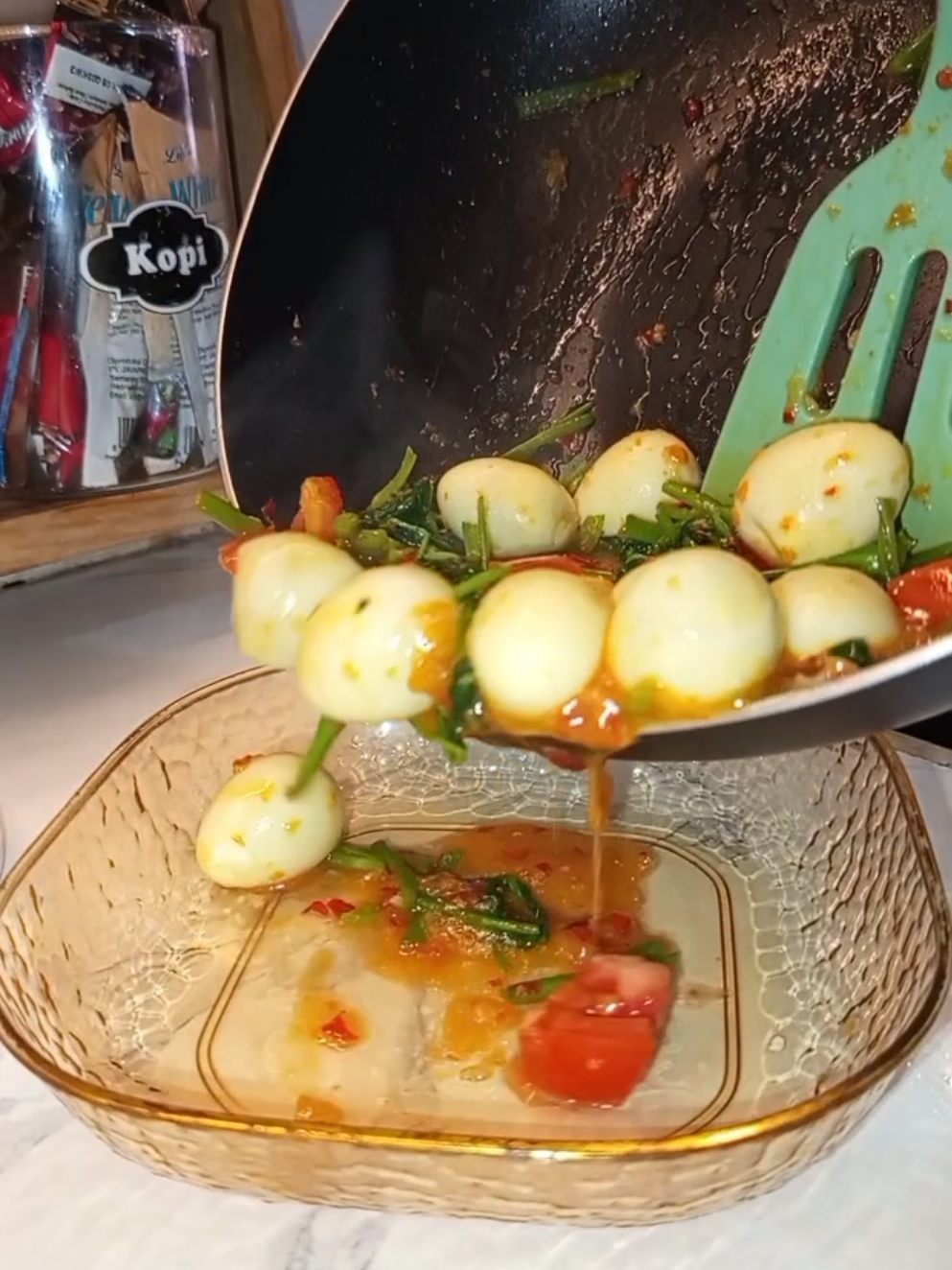 kata aku sih ganti piring saji nya pake ini , minimalis estetik trus yg paling penting tahan panas ga meleyot pas kena panas , murceeee pula cuma 6ribuan  #piringsaji #piringsajiaesthetic #tiktokshop 