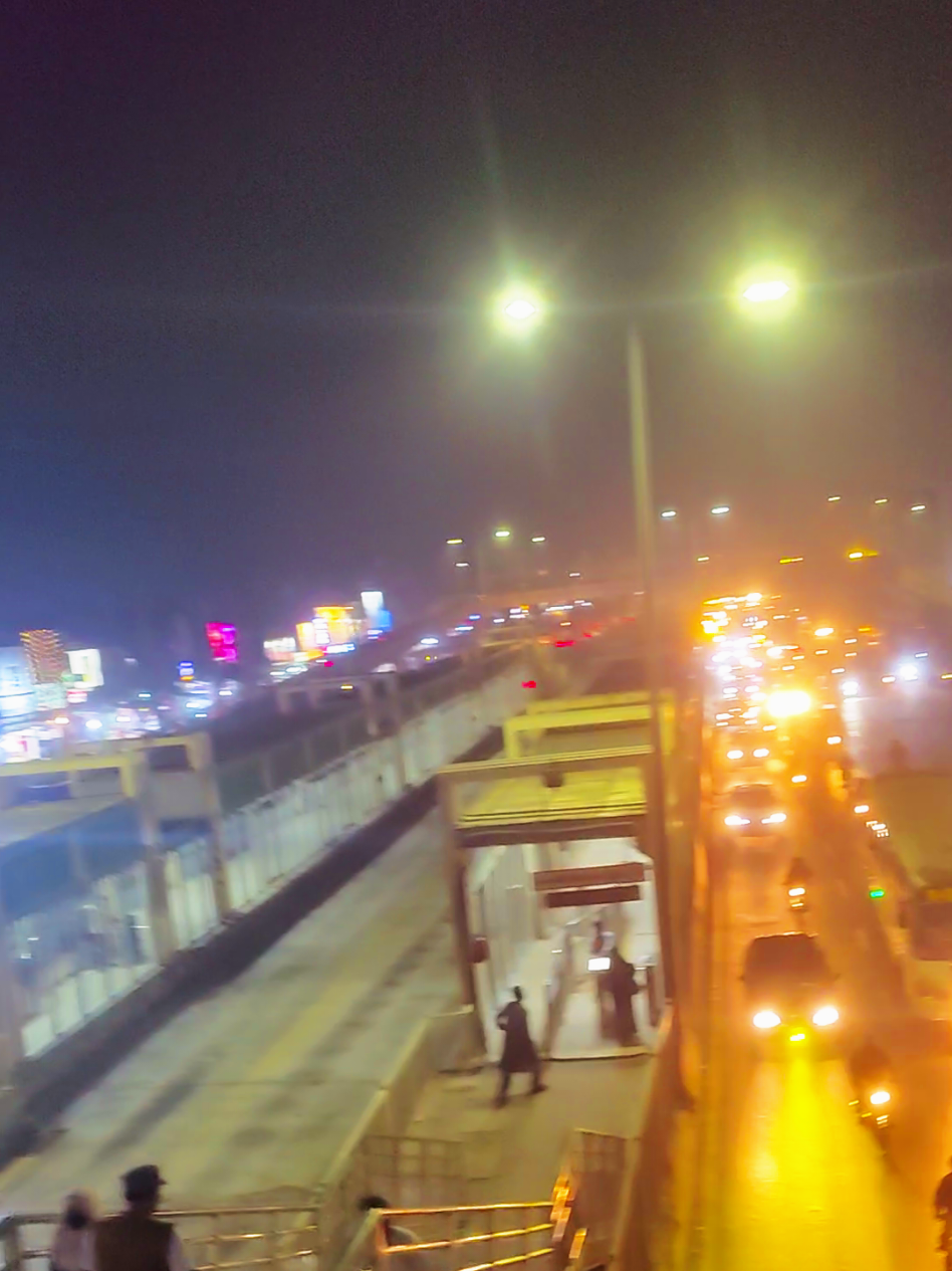 Lahore night 🌃 review ❣️ matro ❣️ station #lahore #foryou #foryoupage❤️❤️ #viralvideos #100k 