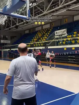 Give the ball to Steph😭🐂🔥#NBA #basketball #lebron #curry 