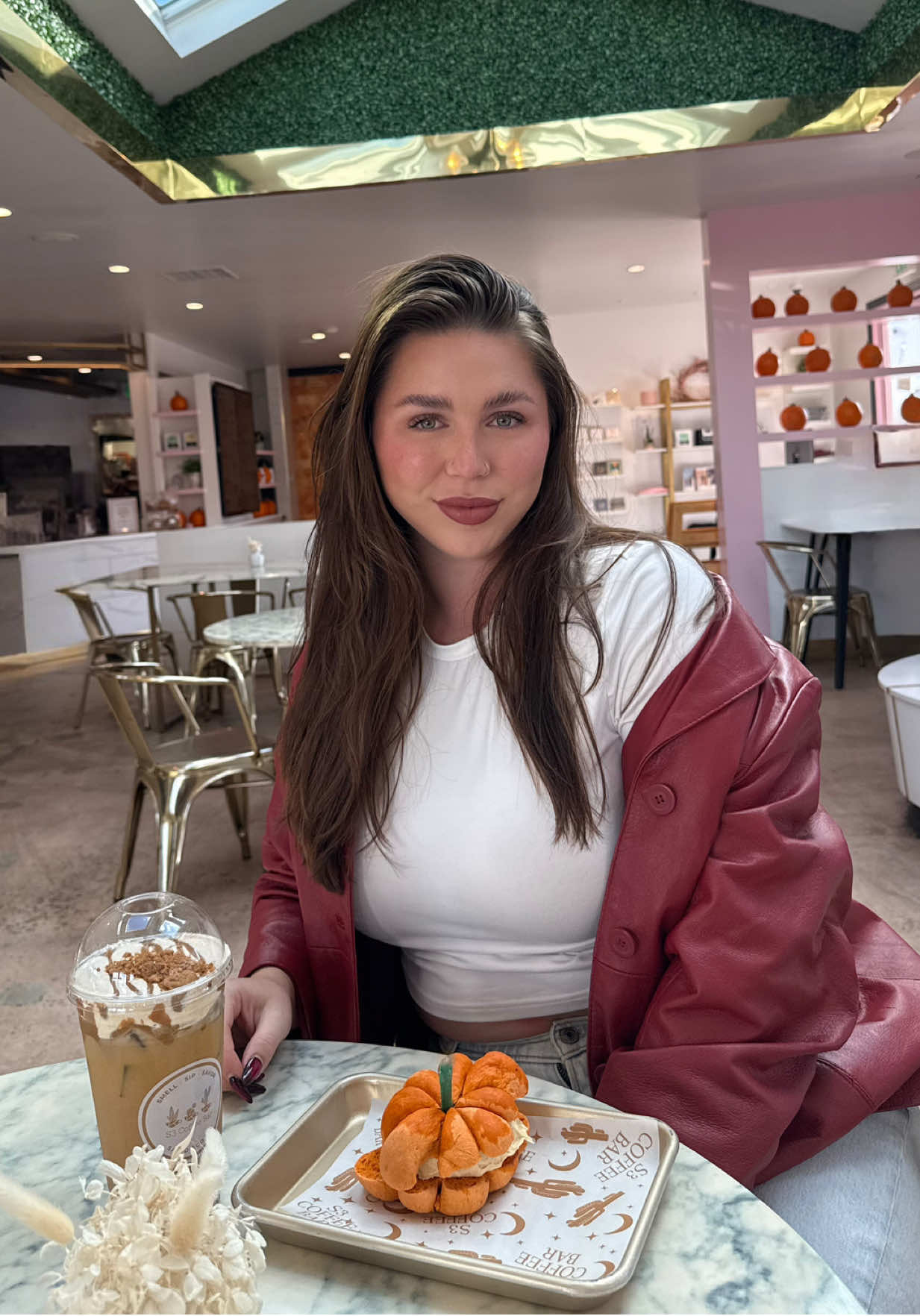 S3 coffee bar didn’t disappoint #fallfestivities #pumkinbagel #cookiebuttercoldbrew 