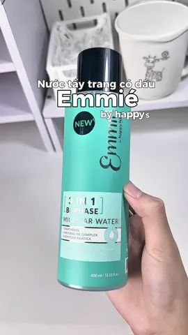 Nước tẩy trang có dầu 3 in 1 Emmié #emmie #emmiebyhappyskin #nuoctaytrangcodauemmie #taytrang3in1 #taytrangcodauemmie 