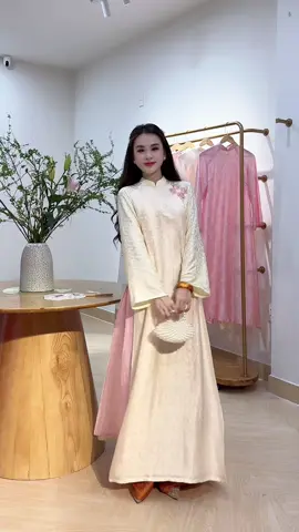 Xuân đến, thu đi vẫn một mình. Chờ anh nào đó rước mình đi chung 🥰 #fyp #xuhuong #aodaivietnam🇻🇳 #aodaiGiGi #aodaitet 