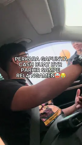 ga ekspek bgt ngamen buat duit parkir💀 #fyp #viral #ganteng #gratongtts #lagutts