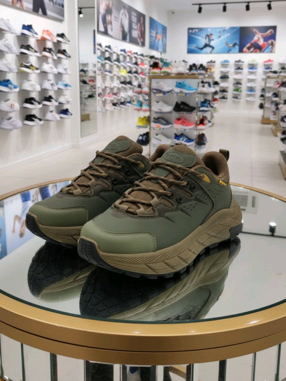 Langkah bebas, tanpa batas Declan Outdoor Sneakers, siap menaklukkan setiap medan! Dari jalan kota sampai jalur gunung Declan tetap ringan, kuat, dan penuh gaya. #declan #sneakers #sepatutrendy #sepatukekinian #sepatuolahraga 