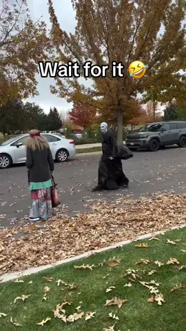 Yeah I’d do the same thing 😭 #halloween #harrypotter #voldemort #costume #funny (via sarahxklundt/IG)