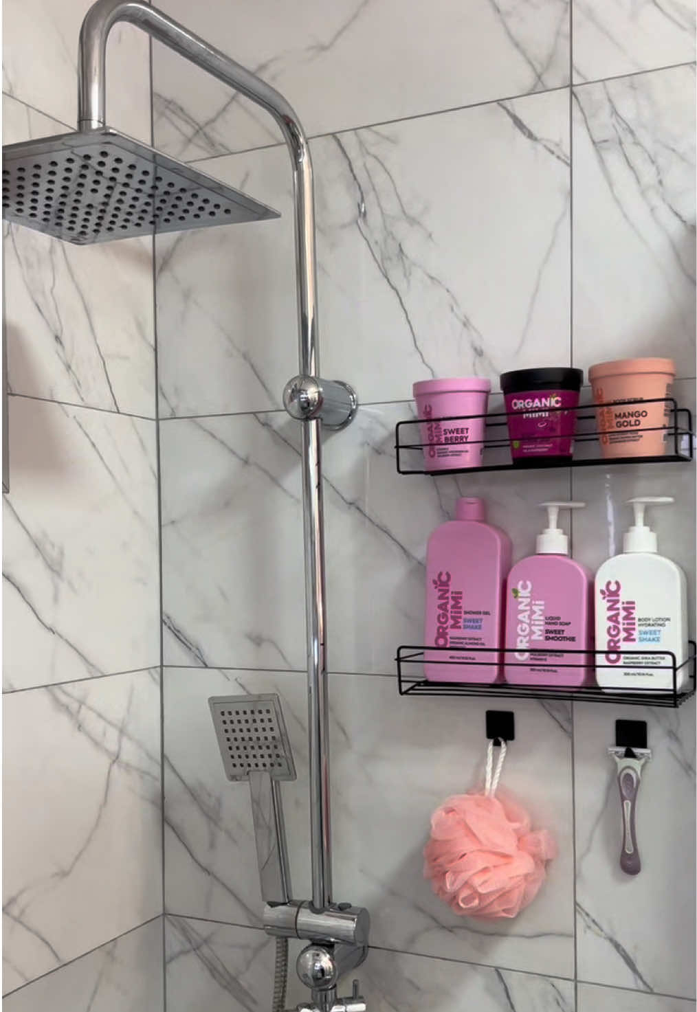 Uređivanje kupatila, part 2! 🛁 Ovaj put sam sredila policu i rasporedila sve nove proizvode @organicmimi.rs. Nova polica, novi proizvodi, savršeno uklopljeno😍 #fyp #foryoupage #pepcohaul #pepco #bathroom 