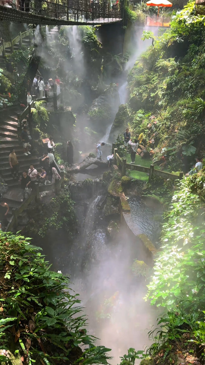 أحد محطات رحلتنا الجماعية القادمة، سجل الآن 🤩🇨🇳 . . . . #explore #سفر #trending #travel #الصين #شنغهاي #china #shanghai #اكسبلور #رحلات_الصين #explorepage #السفر #رحلات #تصوير #ترند #عطلة #trendingreels #سياحة #reels #استكشاف #ريلز #trending #instagram #fly