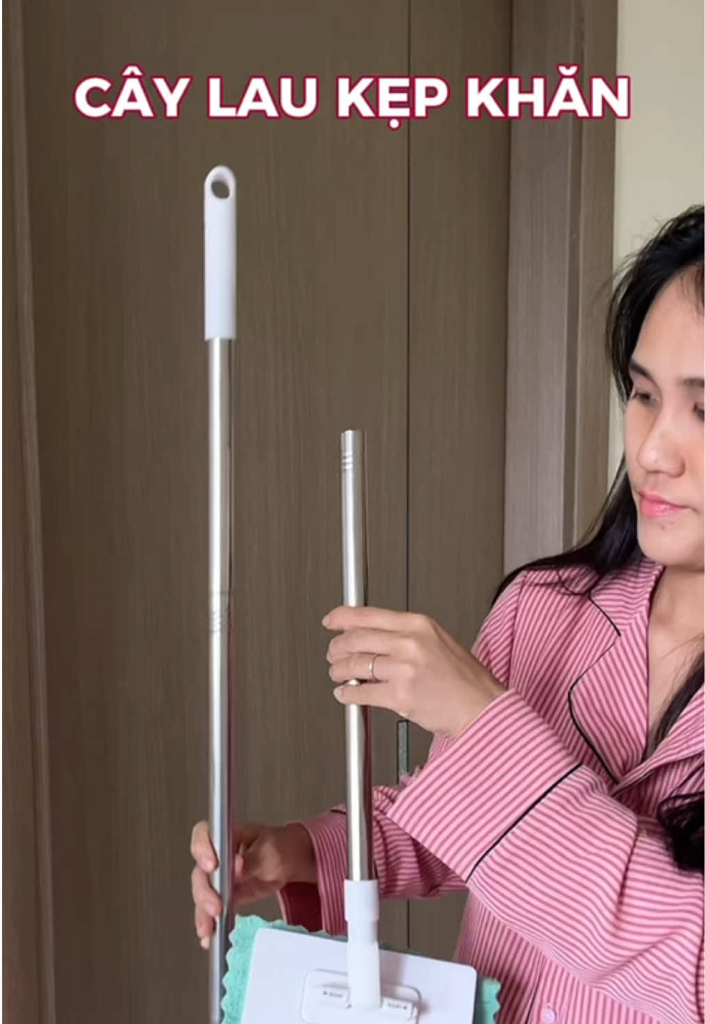 Cây lau nhà đa năng kẹp khăn lau, giấy khô, giấy ướt đều được, tiện lợi, sạch sẽ #giadungtienich #mexoairiviu 