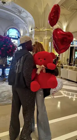 Ela conseguiu o namoro oficial  #vini #madrid #video_viral 