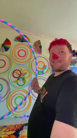 But first, lemme take a selfie 🤡🤳 #circussy#cutiepatootie#entertainment#fyp#hulahoop 