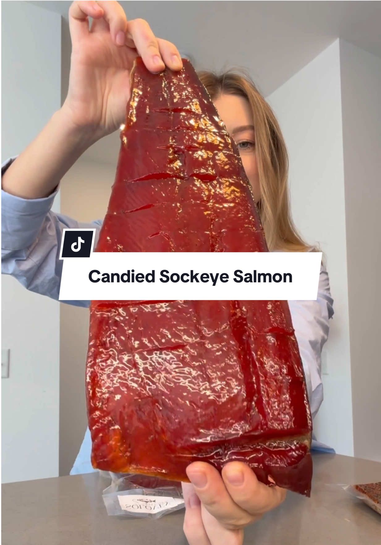 Sometimes you just need a good old candied cold smoked salmon to make you happy. Our sockeye salmon has just a hint of sweetness which makes it the perfect savoury snack. Thank you @_lady.stegantseva_ for always taste testing our fish and making it look so beautiful! #candiedsalmon #candiedfish #sockeyesalmon #coldsmokedsalmon #viralfood 