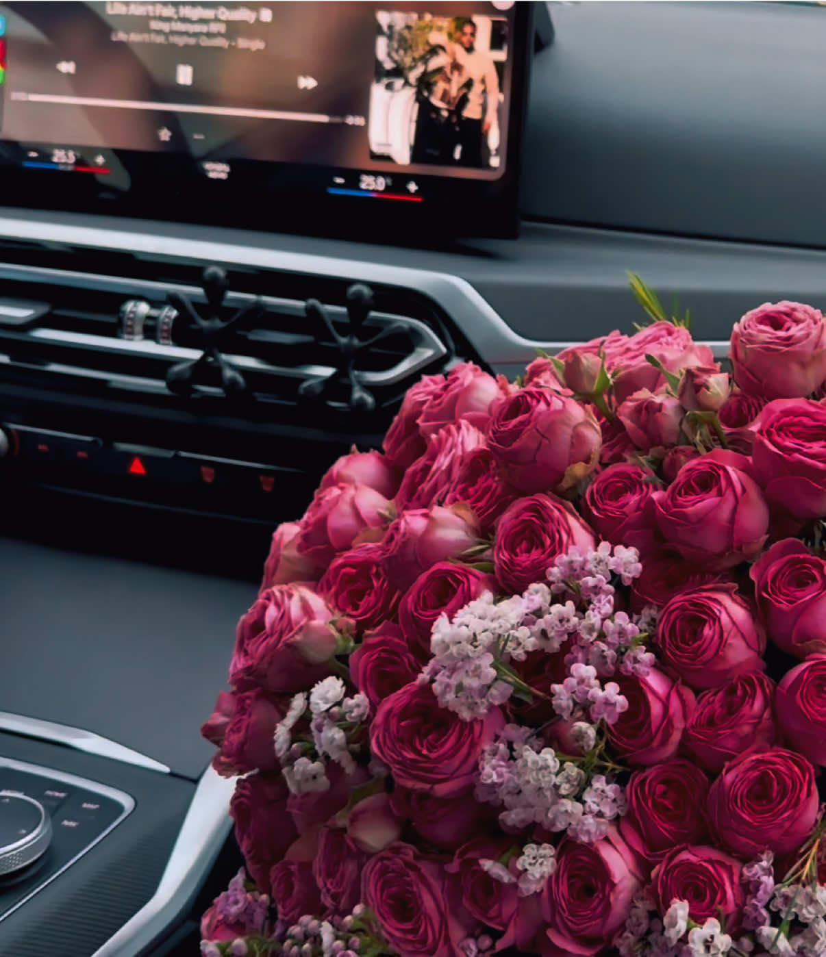 🥀🤍 #flowers #bmw #m340i  