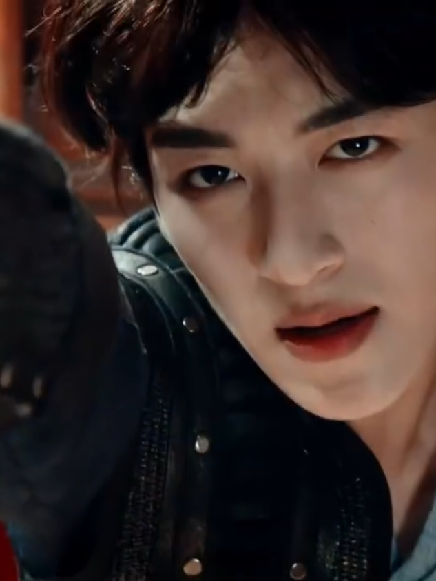 30ឆ្នាំទន្លេខាងកើត30ឆ្នាំទន្លេខាងលិចកុំធ្វើបាបអ្នកក្លាហានក្រីក្រ #fan_heluoluo #ប្រយុទ្ធទៅកាន់មេឃា #dingxiaoying #heluoluo #xiaoyan 