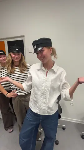 Bare vent til vi bliver studenter😼#student #cats #xfactor