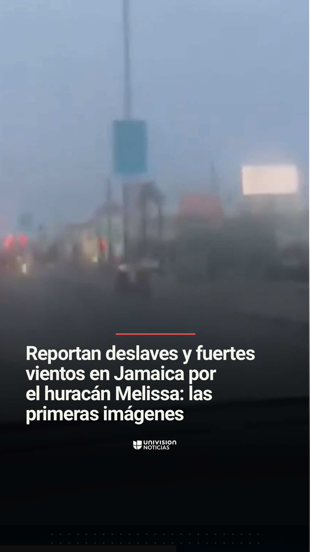 🌀🇯🇲 Reportan deslaves y fuertes vientos en Jamaica por el huracán Melissa: las primeras imágenes. A esta hora, Jamaica enfrenta condiciones adversas y hay al menos 50,000 personas sin electricidad. Las autoridades reportan deslizamientos de tierra, cables eléctricos derribados y fuertes vientos. “No creo que haya una infraestructura en este lugar que pueda enfrentar un huracán de categoría 5”, señaló Andrew Holness, primer ministro de Jamaica. Informa Lorraine Cáceres.  ✅ Sigue esta y más noticias las 24 horas en @ViX.  #huracán #fenómenosnaturales #HuracánMelissa #Jamaica #weather  